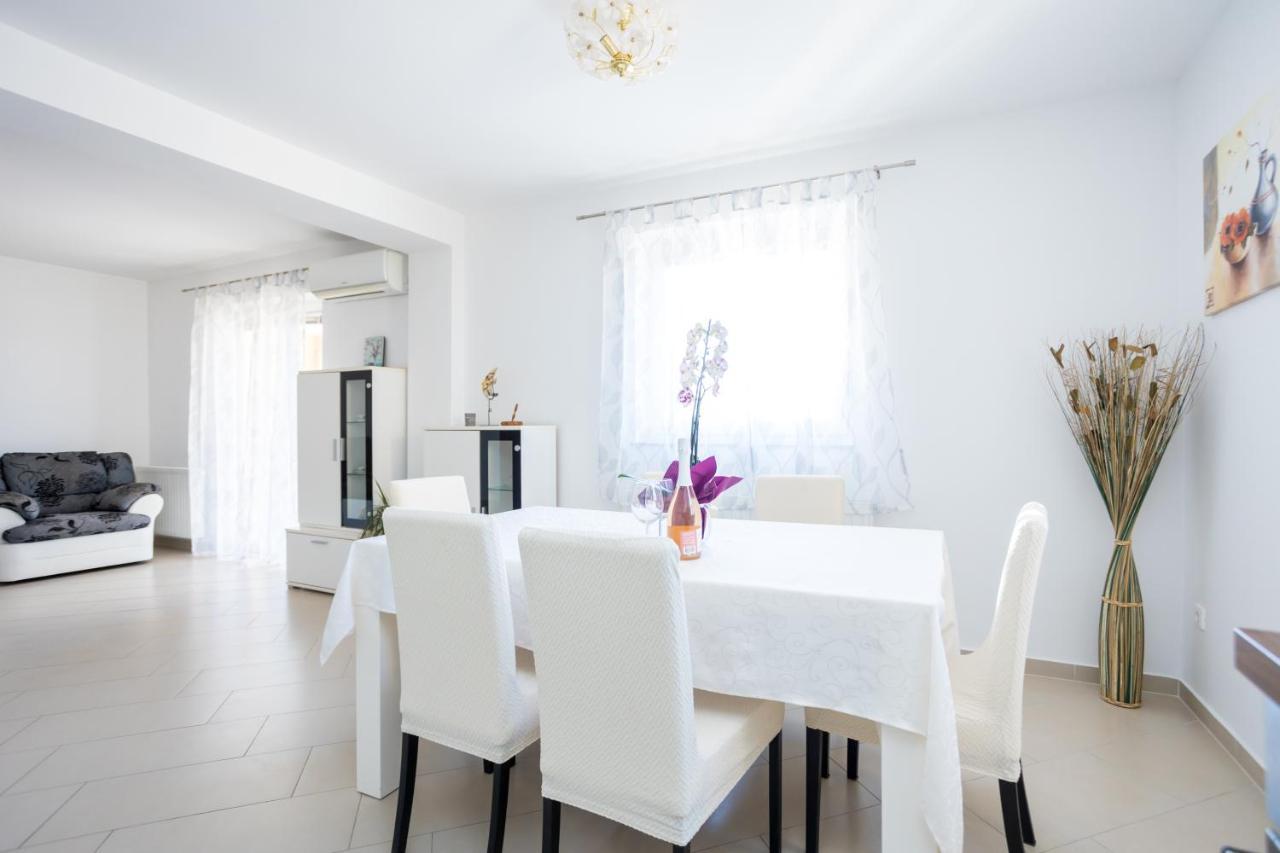 Apartmani Sandra Malinska Sveti Vid-Miholjice Εξωτερικό φωτογραφία