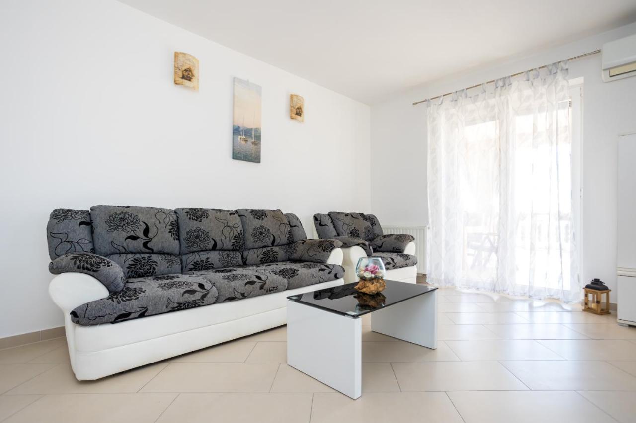 Apartmani Sandra Malinska Sveti Vid-Miholjice Εξωτερικό φωτογραφία